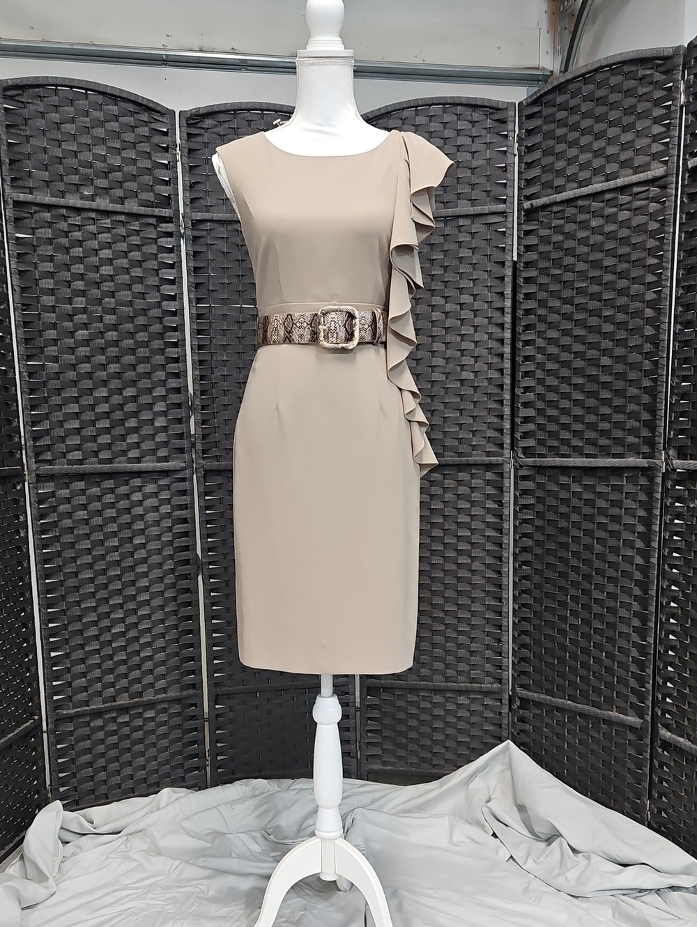 Size 0 (deparment store sizing) tan side ruffle w/ optional belt career/guest dr